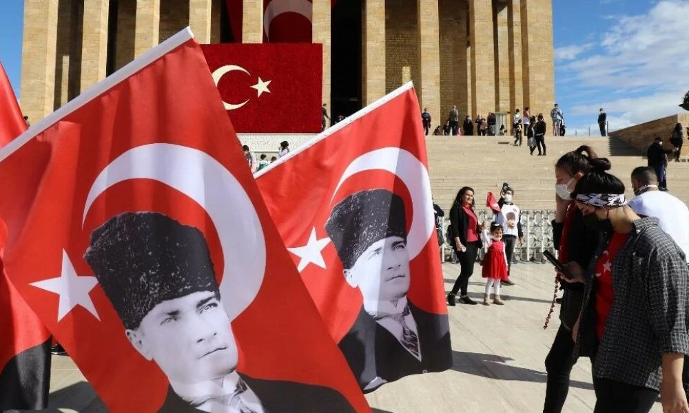 Τουρκία: Η αντιπολίτευση καταγγέλλει κατακόρυφη άνοδο των εγκλημάτων κατά της μνήμης του Ατατούρκ